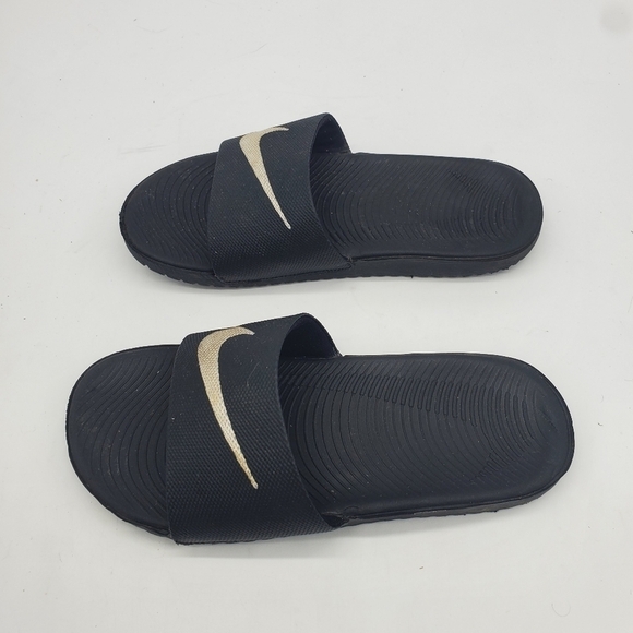 Nike Kawa Slides Kids Size 4Y Sandals 819352 001 Black Metal Shoes - Picture 8 of 9